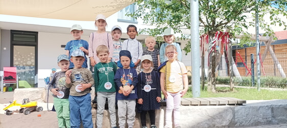 Die Turnbeutelbande aus dem Wurzelwerk (Foto: T. Brenner)