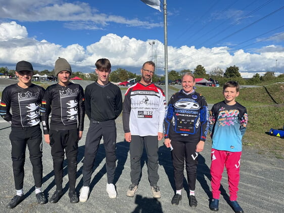 v.li.n.re Emil Brosz, Bill Grosch, Maximilian Bruns, Ingo Schneider, Kerstin Meyer, Simon Schneider es fehlt: Jochen Waidner