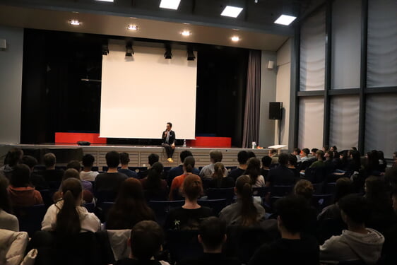 Foto: Gymnasien im Ellental