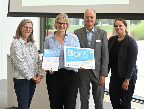 Foto (v.l.n.r): Andrea Bosch (IHK, Region Stuttgart), Maja Abrahams (StBO-Koordinatorin Gymnasien im Ellental) Johannes Krumme (UBW-Unternehmer Baden-Württemberg), Katharina Schütz (HWK, Region Stuttgart)