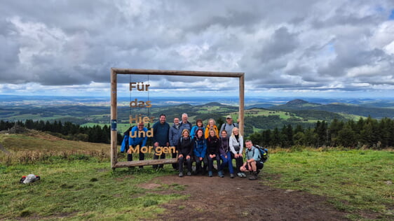 Die Freizeitgruppe vor toller Kulisse (Foto: TVI)