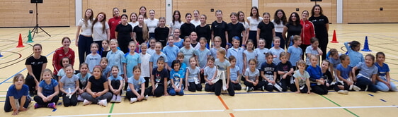 Alle Tanzgruppen des TVI gemeinsam