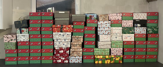 fertig gepackte Schuhkartons