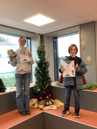 Foto (EG): Die SiegerInnen des Vorlesewettbewerbs Mila Ergin und Santiago Gutierrez Pockrandt (v. l.)