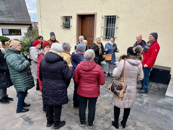 St&auml;ndle vorm Haus