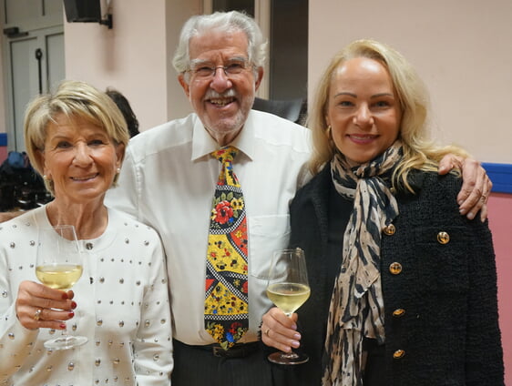 Foto: v.l. Frau B&uuml;rgermeistern Denise Stoeckle (Ingersheim, Elsa&szlig;), ehemaliger B&uuml;rgermeister Gerard Cronenberger (Ingersheim, Elsa&szlig;) und Frau B&uuml;rgermeisterin Simone Lehnert