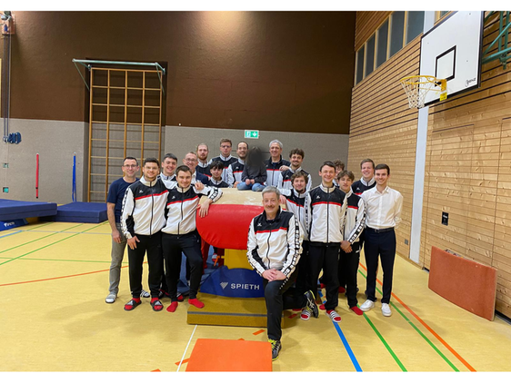 Die Mannschaft der TG am Sprung (Foto: TVI)