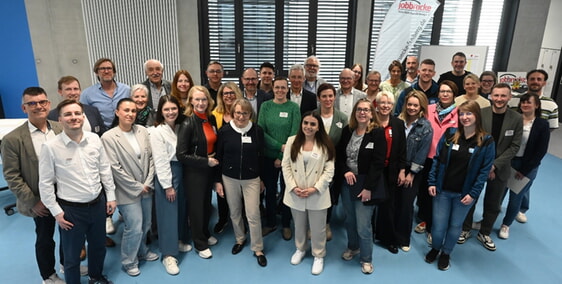 Firmenvertreter, Mitglieder der Jobbr&uuml;cke und Schulleiter