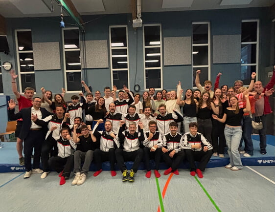 Die TG mit den vielen mitgereisten Fans (Foto: TVI)