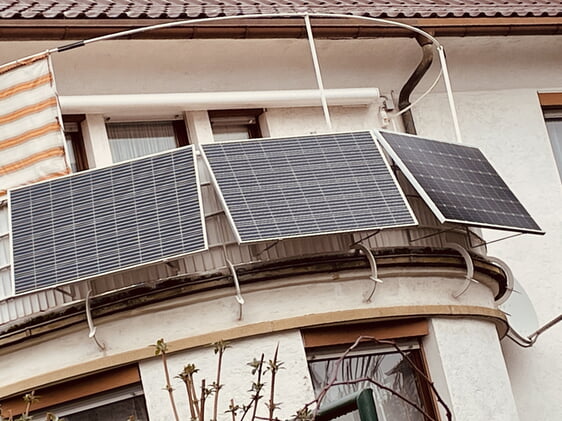 Steckersolargeräte ermöglichen auch Personen in Mietwohnungen eigenen Strom zu produzieren