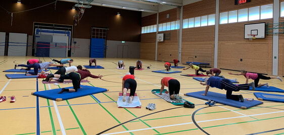 Die Yoga-Einheit beim Fitnessnachmittag (Foto: TVI)