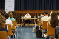 „Den Holocaust überlebt“ – 96-jährige Holocaust-Überlebende Michel-Rosenstock an der Realschule im Aurain
