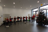 Adventssingen der Bl&auml;serklasse in der Schillerschule