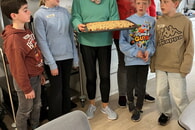 Kinder der Schulkindbetreuung besuchen das Erz&auml;hlcafe