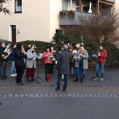 Weihnachtslieder spielen 